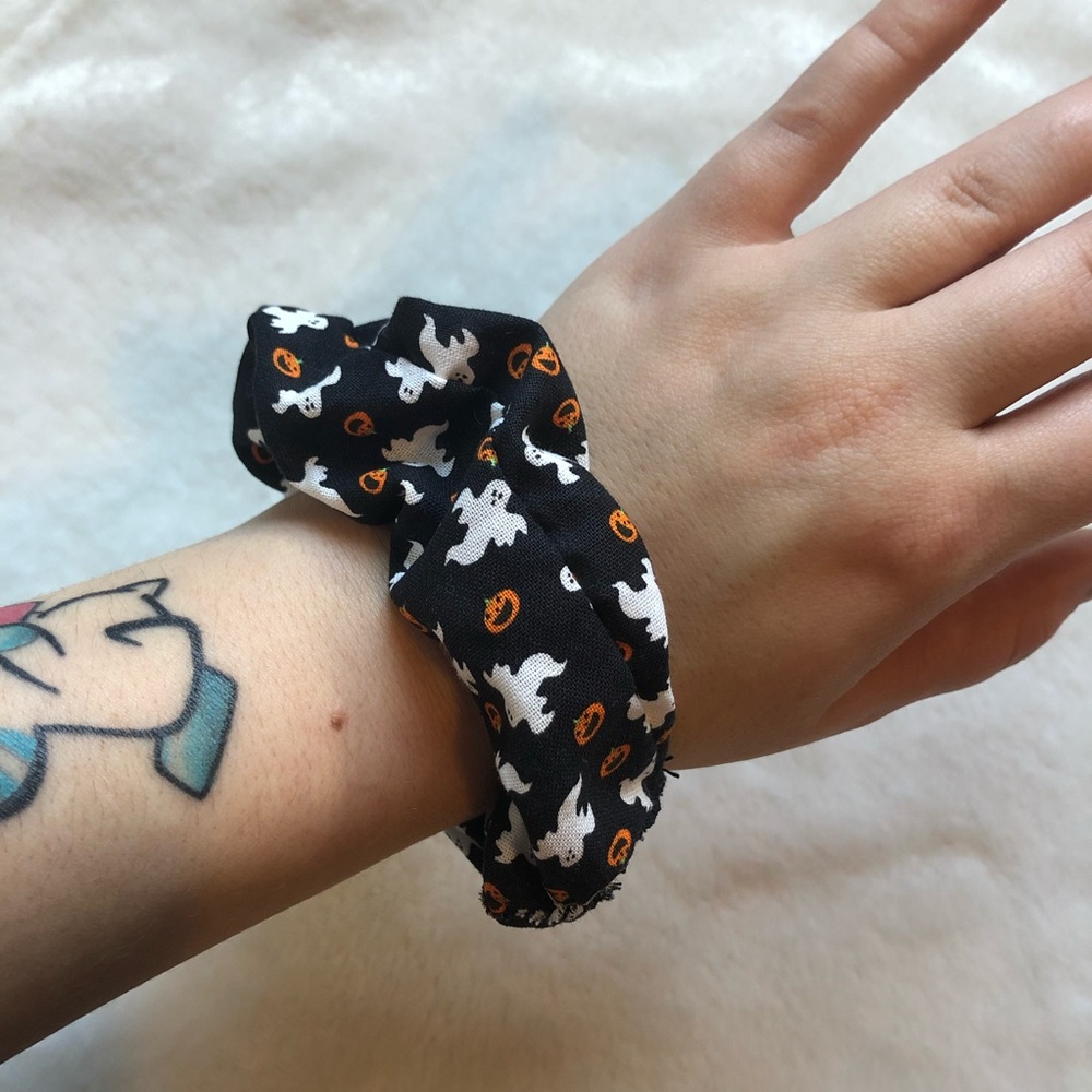 BOGO FREE Halloween scrunchy ghosts and pumpkins - Picture 3 of 3
